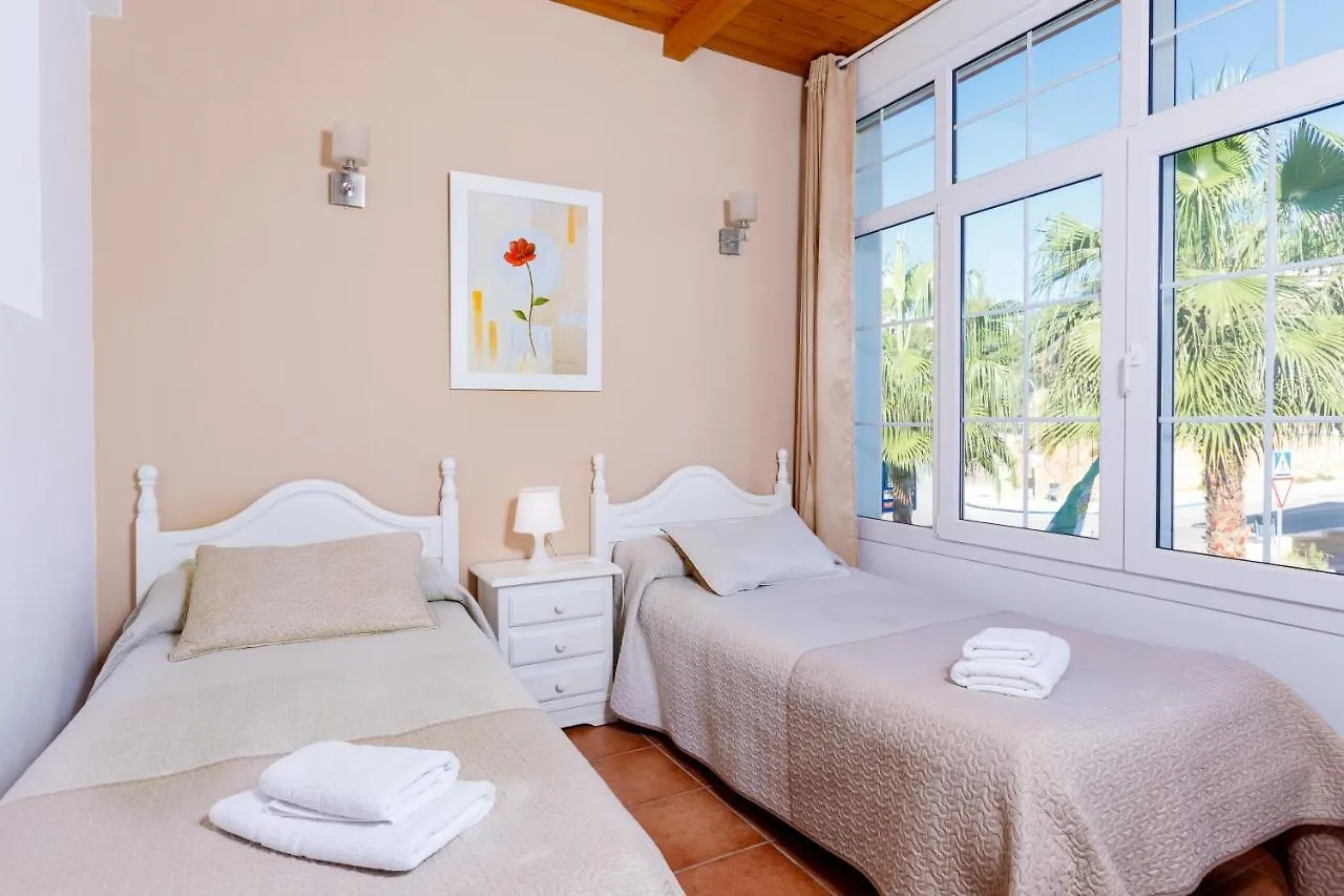 아파트 At Almoraide Rooms Suites (Adults Only) 네르하