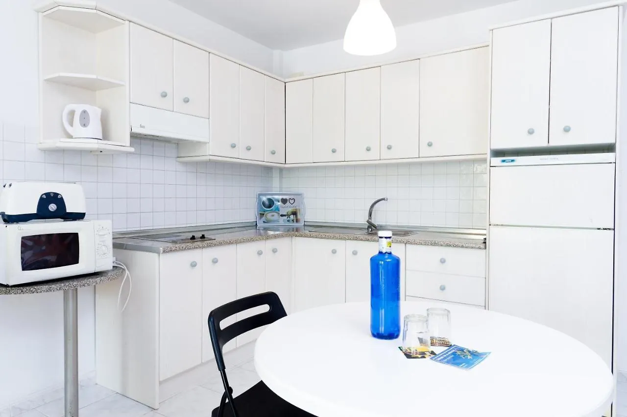 At Almoraide Rooms Suites (Adults Only) 네르하 아파트
