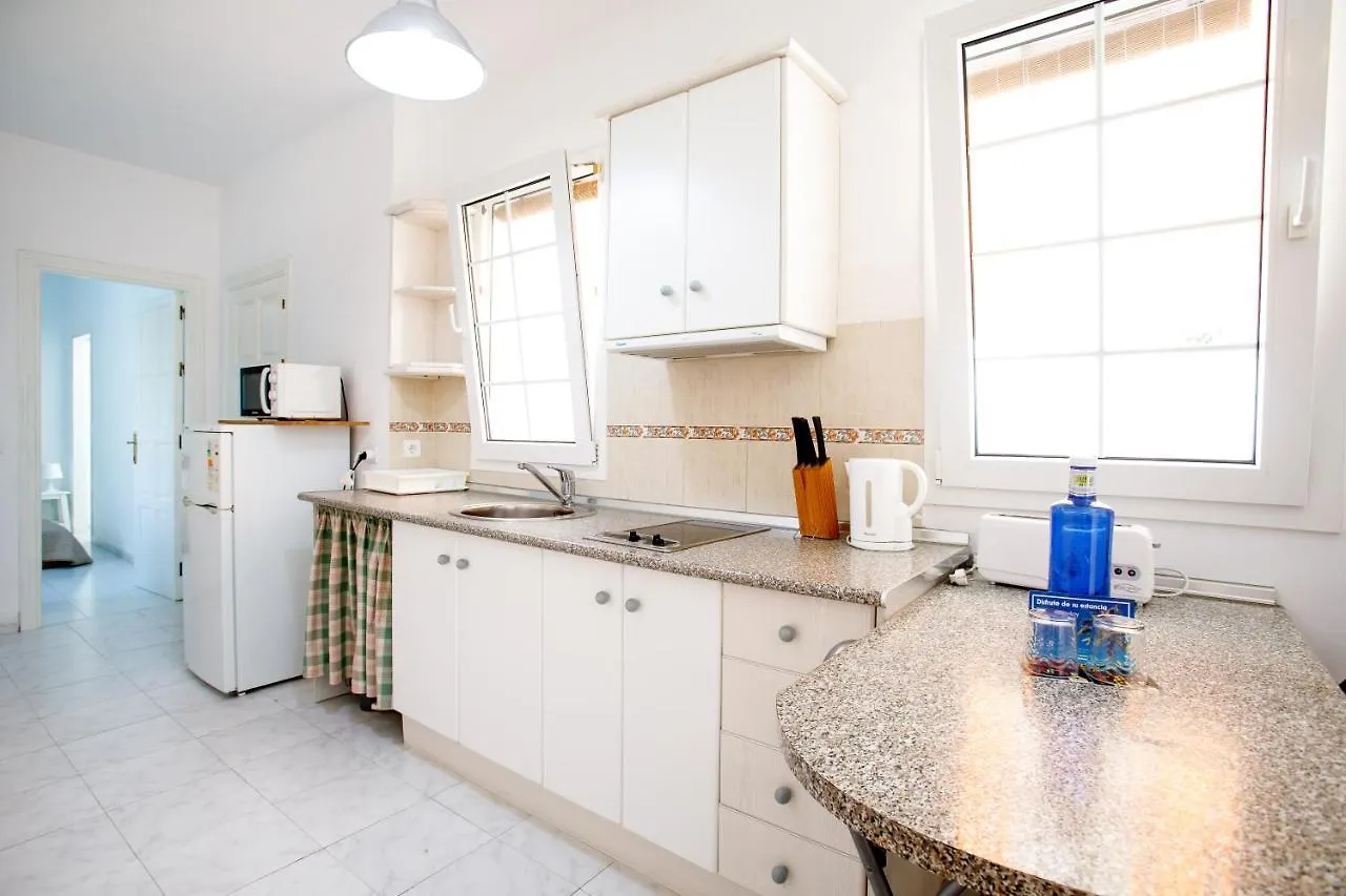 דירה נרחה At Almoraide Rooms Suites (Adults Only)